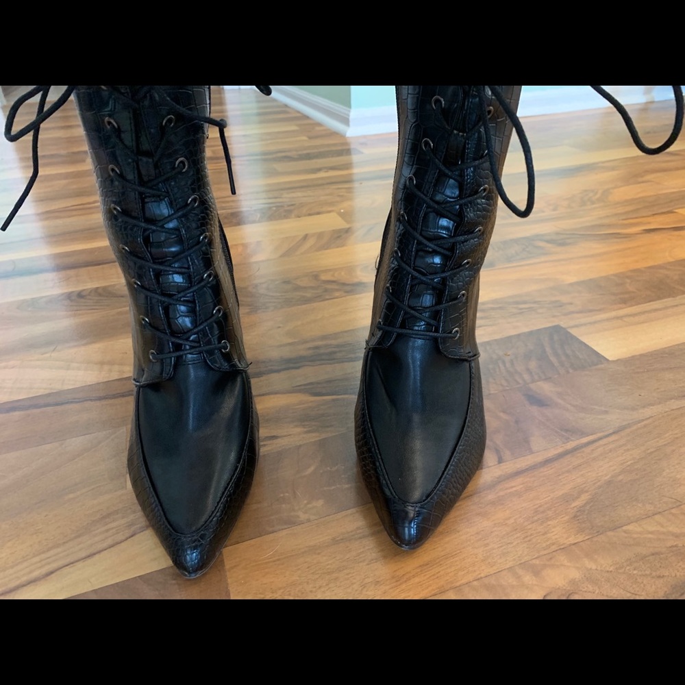 Black leather Size 8 heel boots